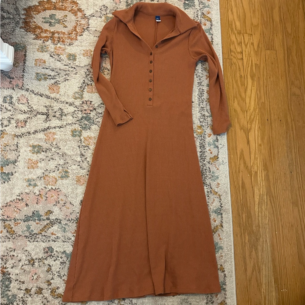 Old Navy Long-Sleeve Ribbed Henley Dress in Rust Brown